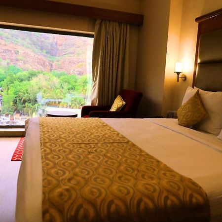 Hotel Raj Park- Hill View Tirupati Esterno foto