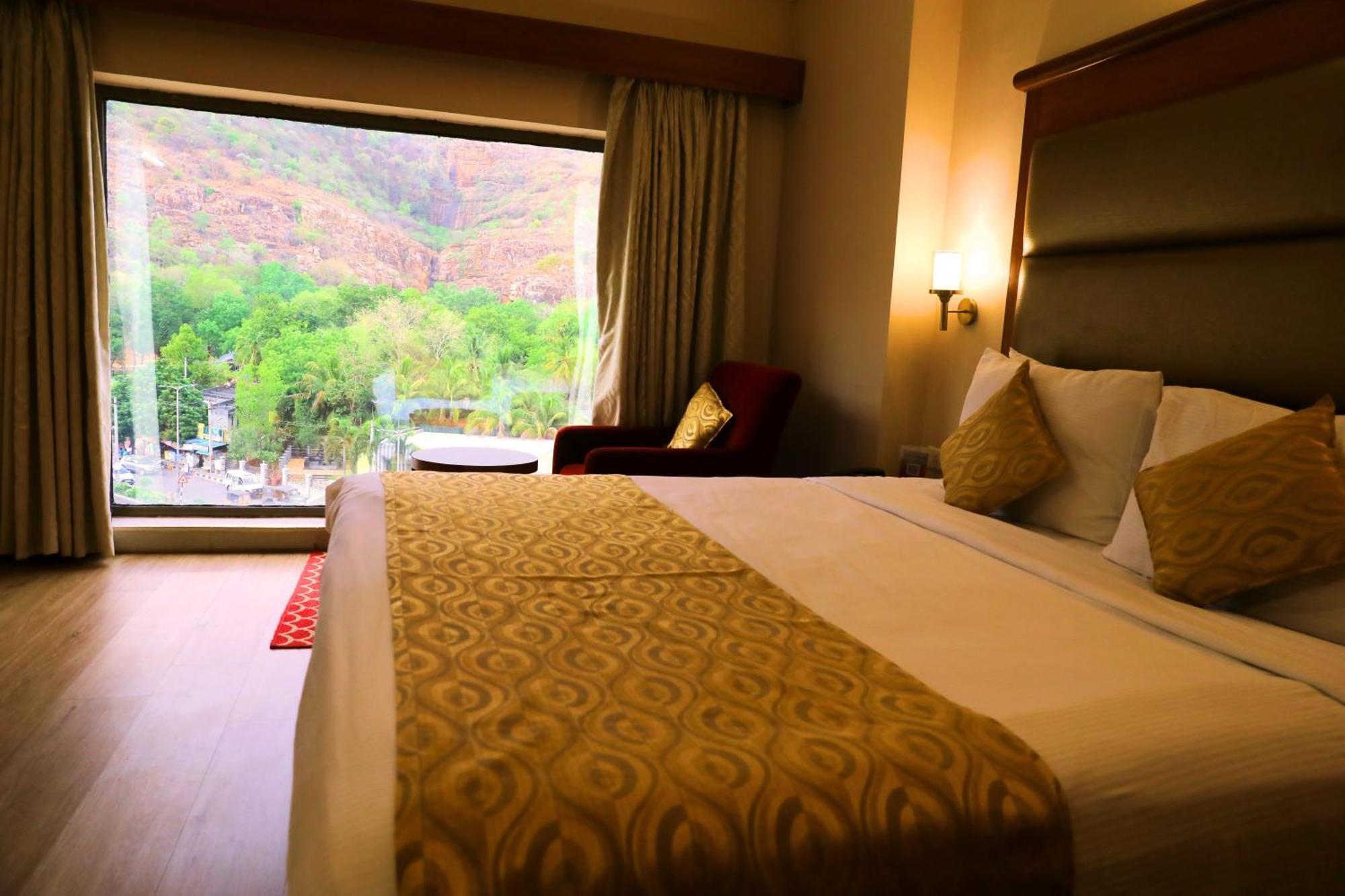 Hotel Raj Park- Hill View Tirupati Esterno foto