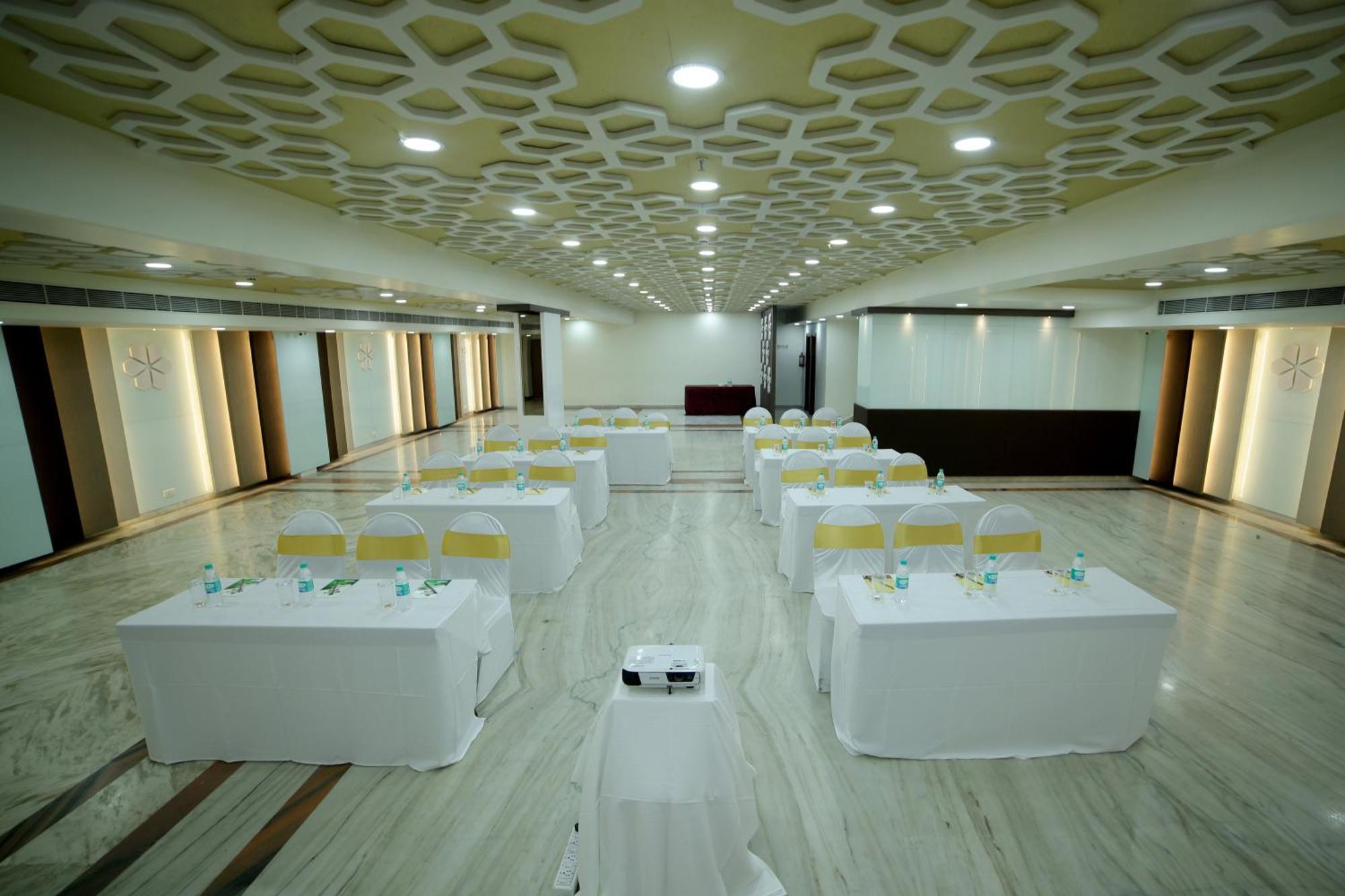 Hotel Raj Park- Hill View Tirupati Esterno foto