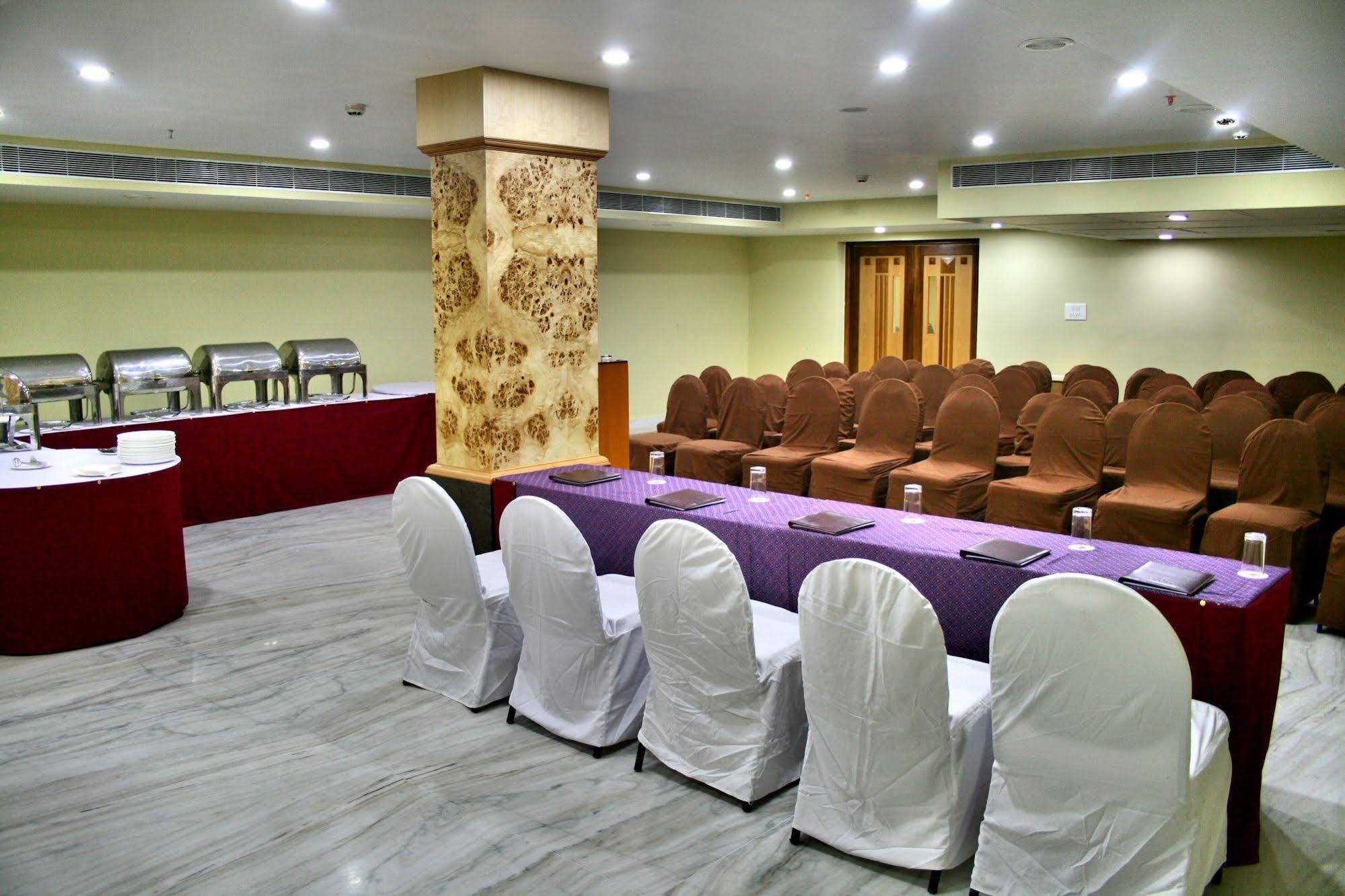 Hotel Raj Park- Hill View Tirupati Esterno foto