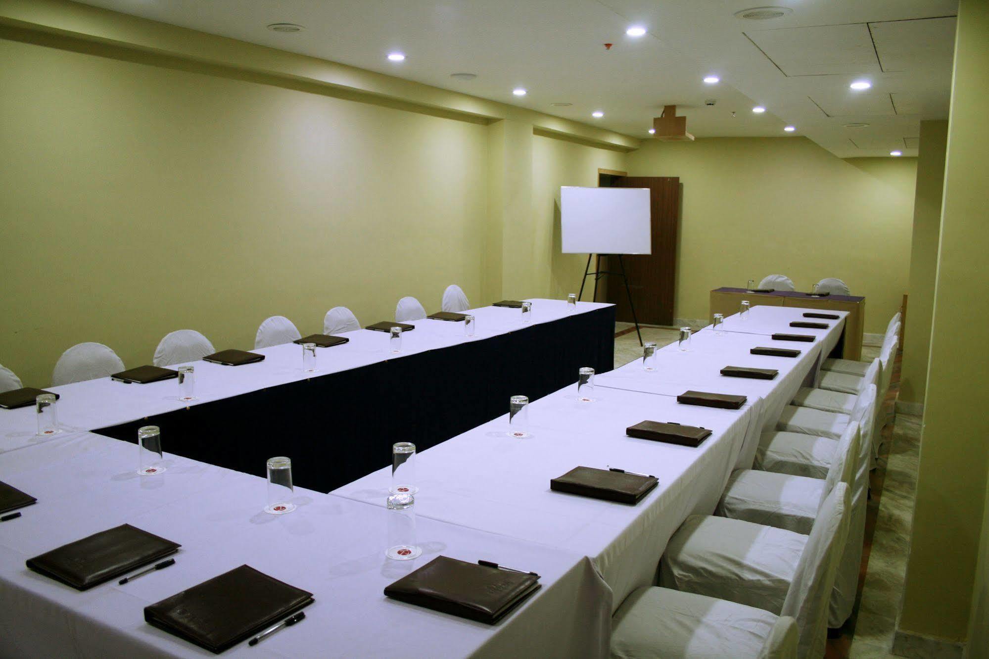 Hotel Raj Park- Hill View Tirupati Esterno foto