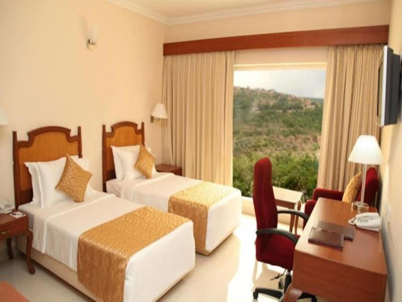 Hotel Raj Park- Hill View Tirupati Esterno foto