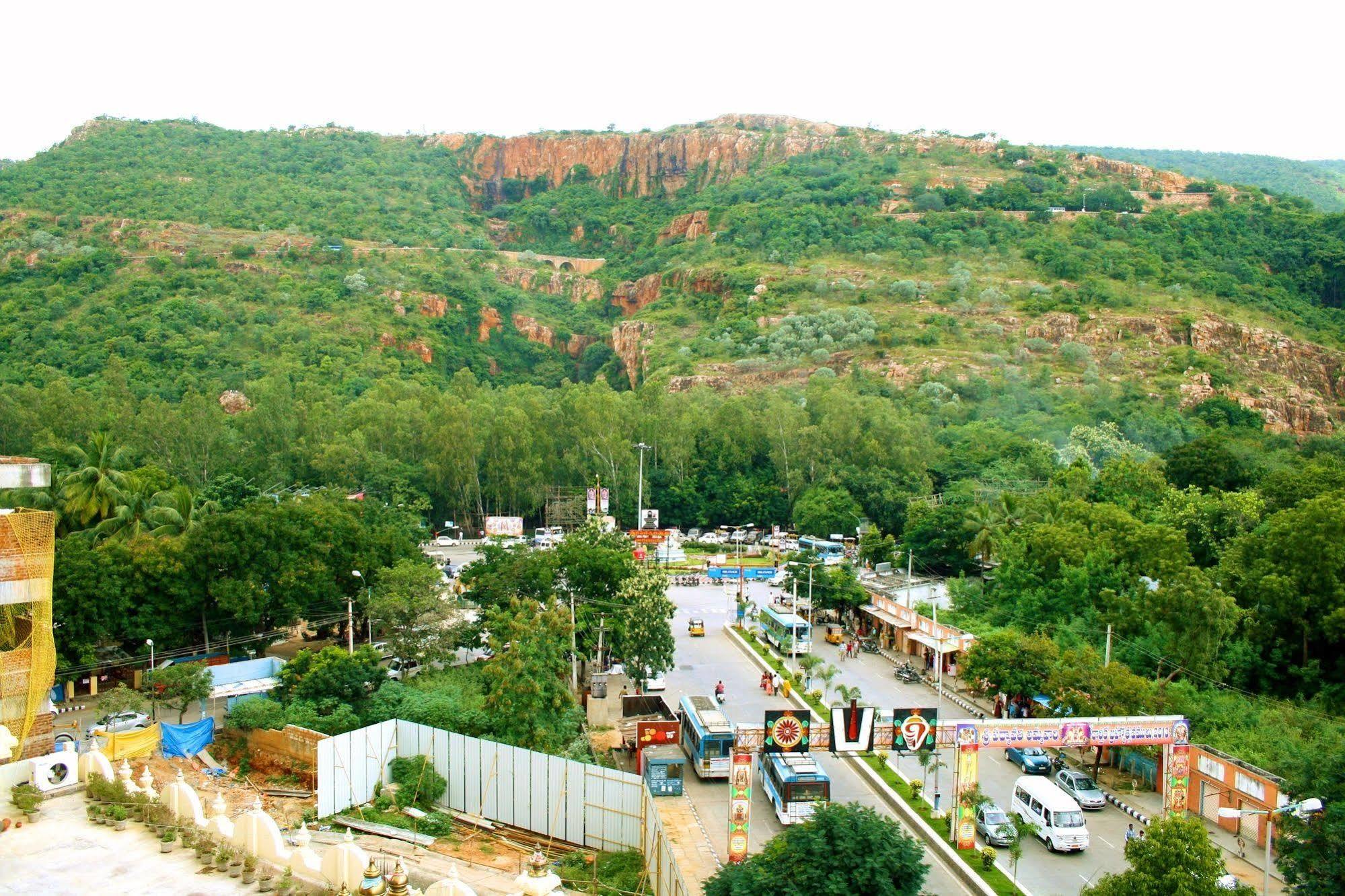 Hotel Raj Park- Hill View Tirupati Esterno foto